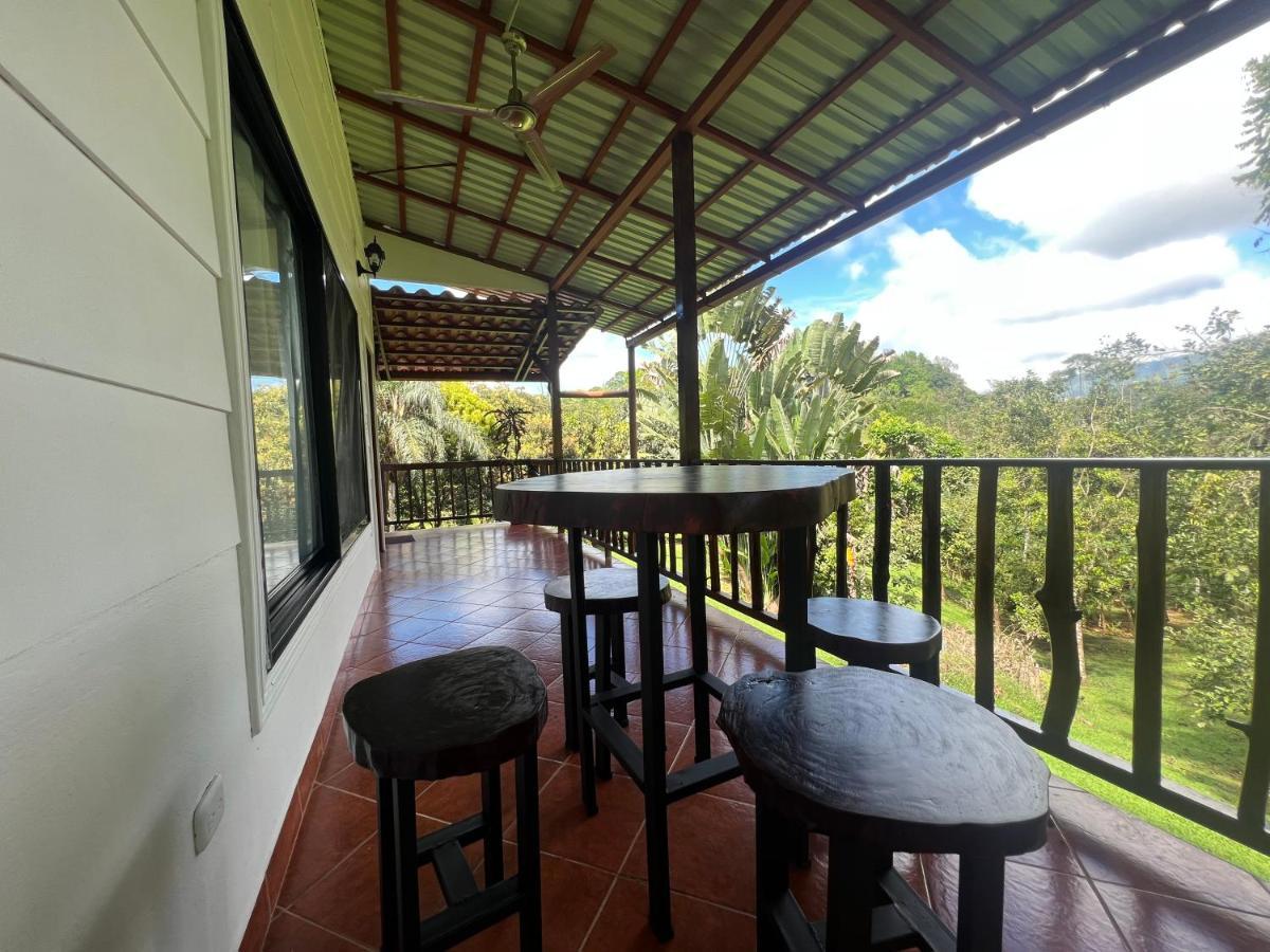 Blue Banyan Inn Quepos Exterior photo