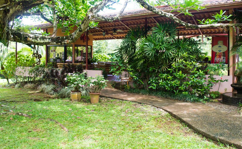 Blue Banyan Inn Quepos Exterior photo